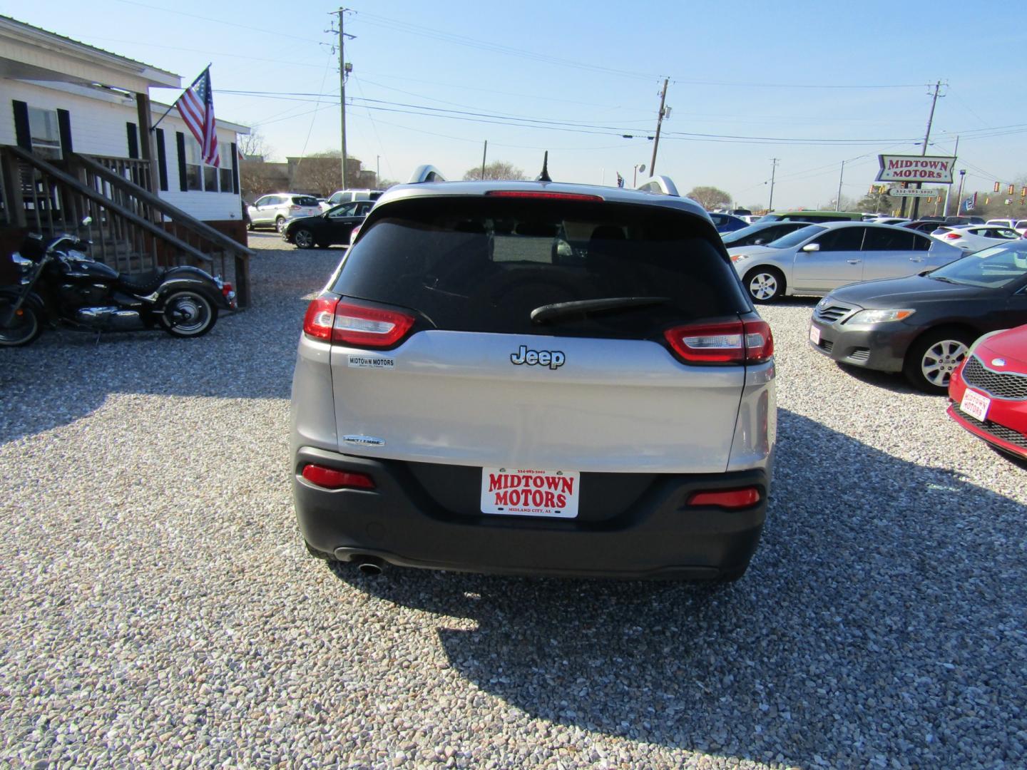 2014 Gray /Gray Jeep Cherokee Latitude FWD (1C4PJLCB2EW) with an 2.4L L4 DOHC 16V engine, Automatic transmission, located at 15016 S Hwy 231, Midland City, AL, 36350, (334) 983-3001, 31.306210, -85.495277 - Photo#6